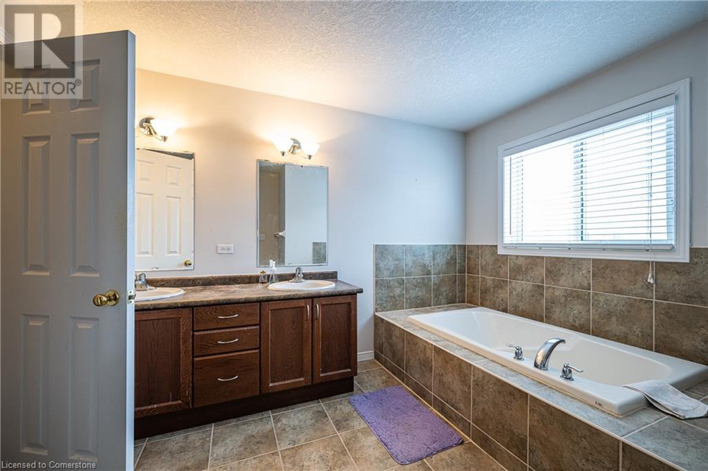 118 Udvari Crescent, Kitchener, Ontario  N2N 0A2 - Photo 17 - 40688140