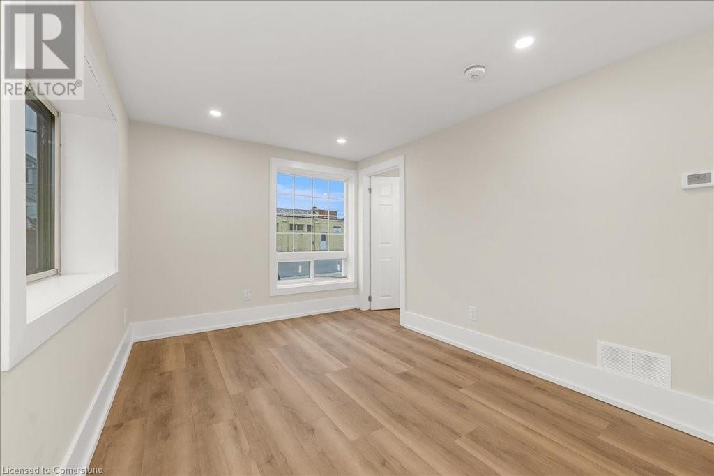 11 Albina Street, Welland, Ontario  L3C 1P2 - Photo 7 - 40688175