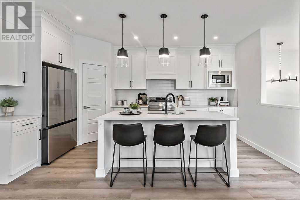 Property at 21 Drake Landing Square image 3