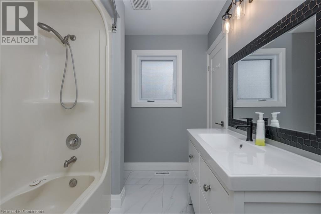 35 Innisbrook Drive, Wasaga Beach, Ontario  L9Z 1G2 - Photo 8 - 40688304