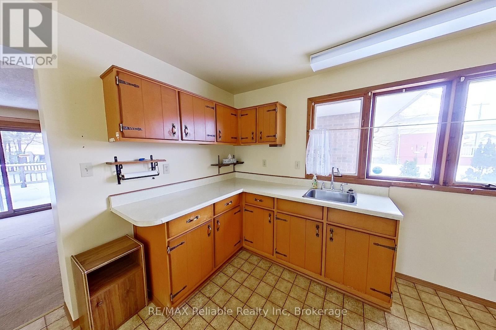 58 Huron Street W, South Huron (Exeter), Ontario  N0M 1S2 - Photo 16 - X11911019