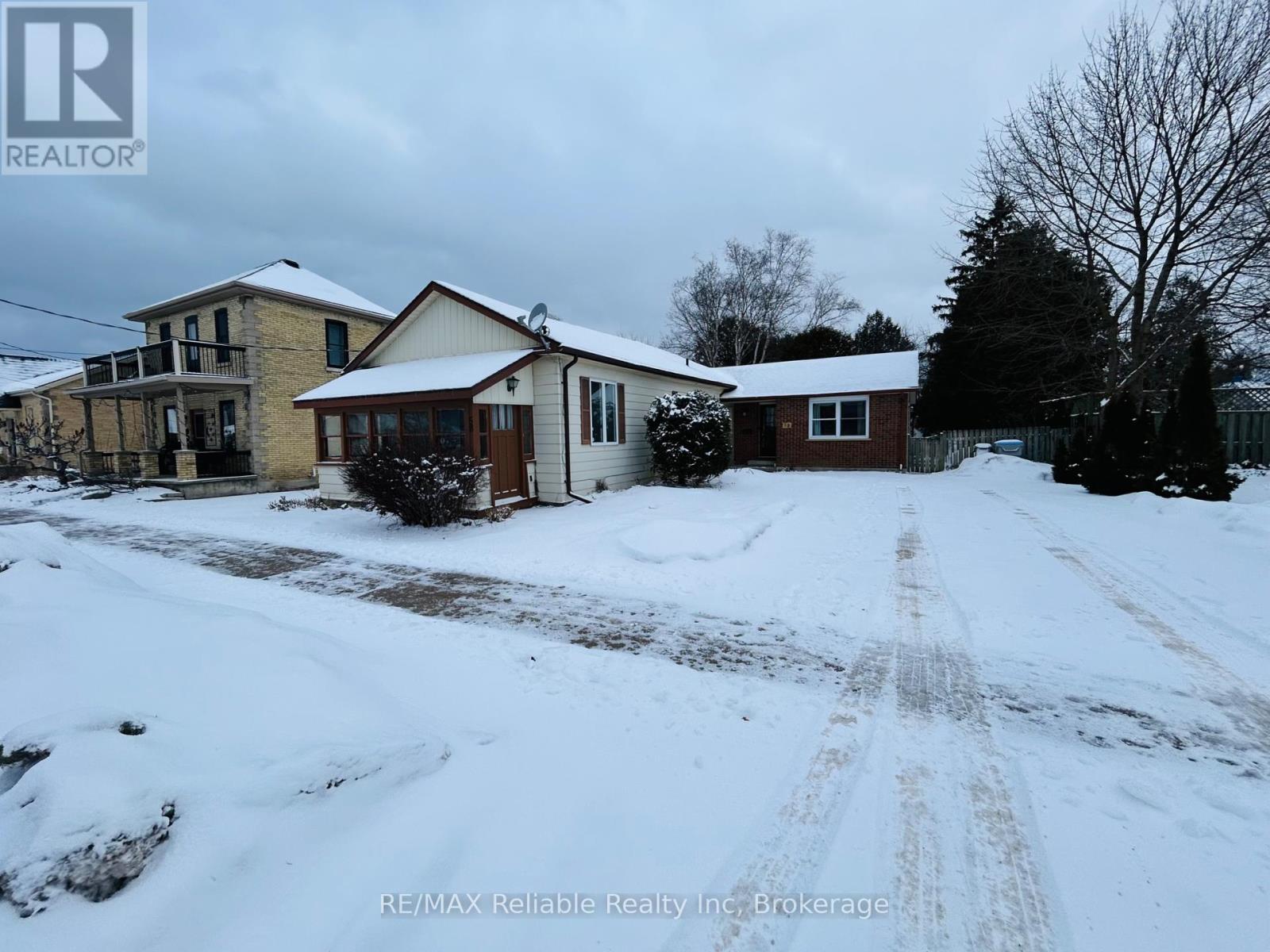 58 Huron Street W, South Huron (Exeter), Ontario  N0M 1S2 - Photo 3 - X11911019