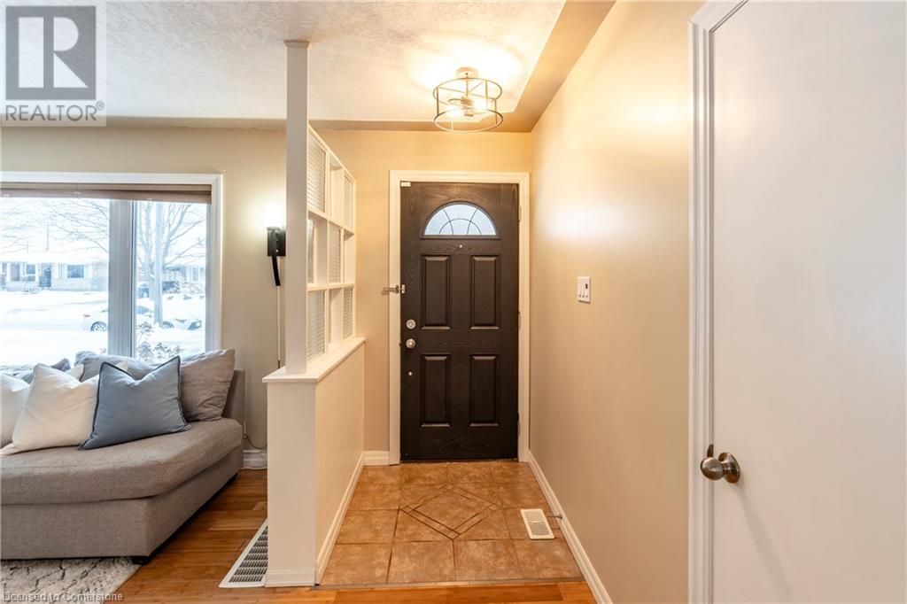 31 Pinecrest Drive, Kitchener, Ontario  N2A 2G7 - Photo 5 - 40685839