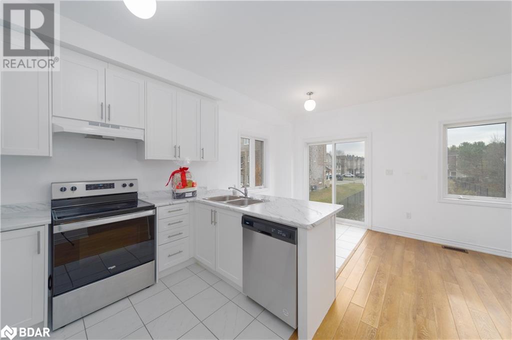 392 Centre Street, Angus, Ontario  L0M 1B4 - Photo 6 - 40688122