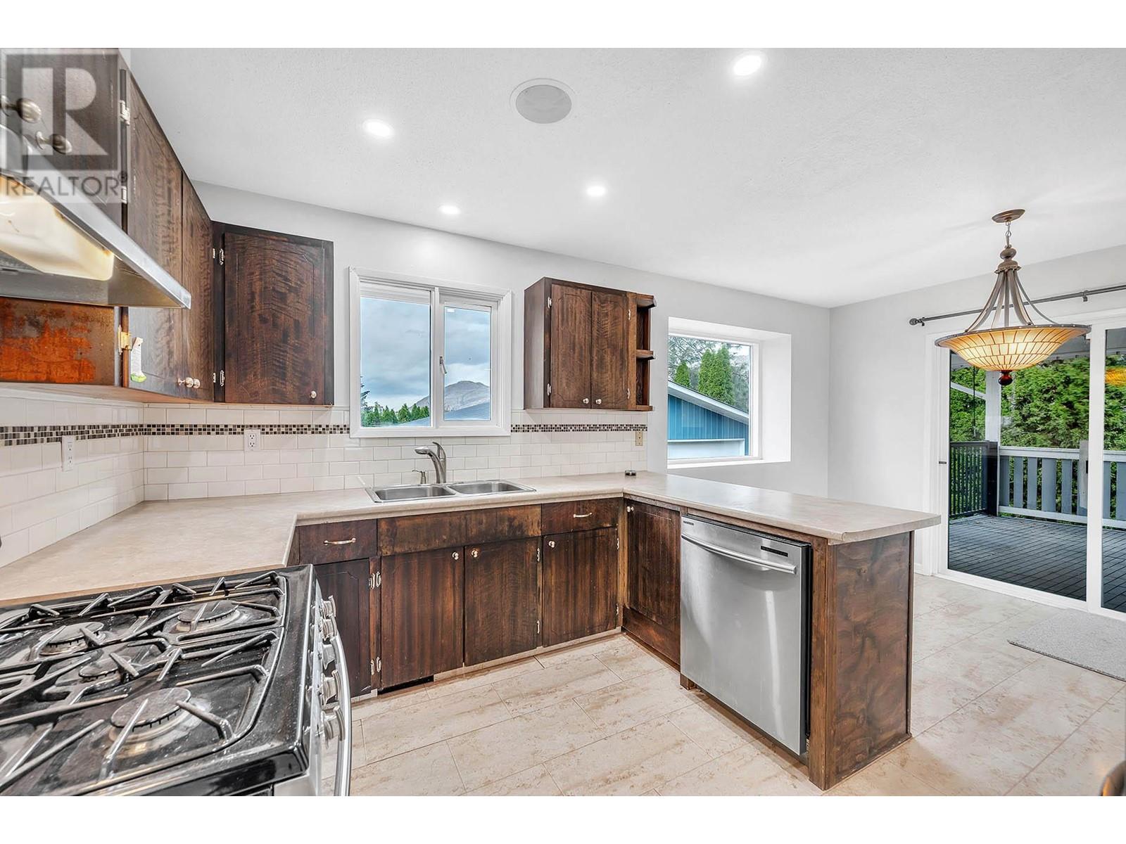Property at 1074 Ollek Street image 2