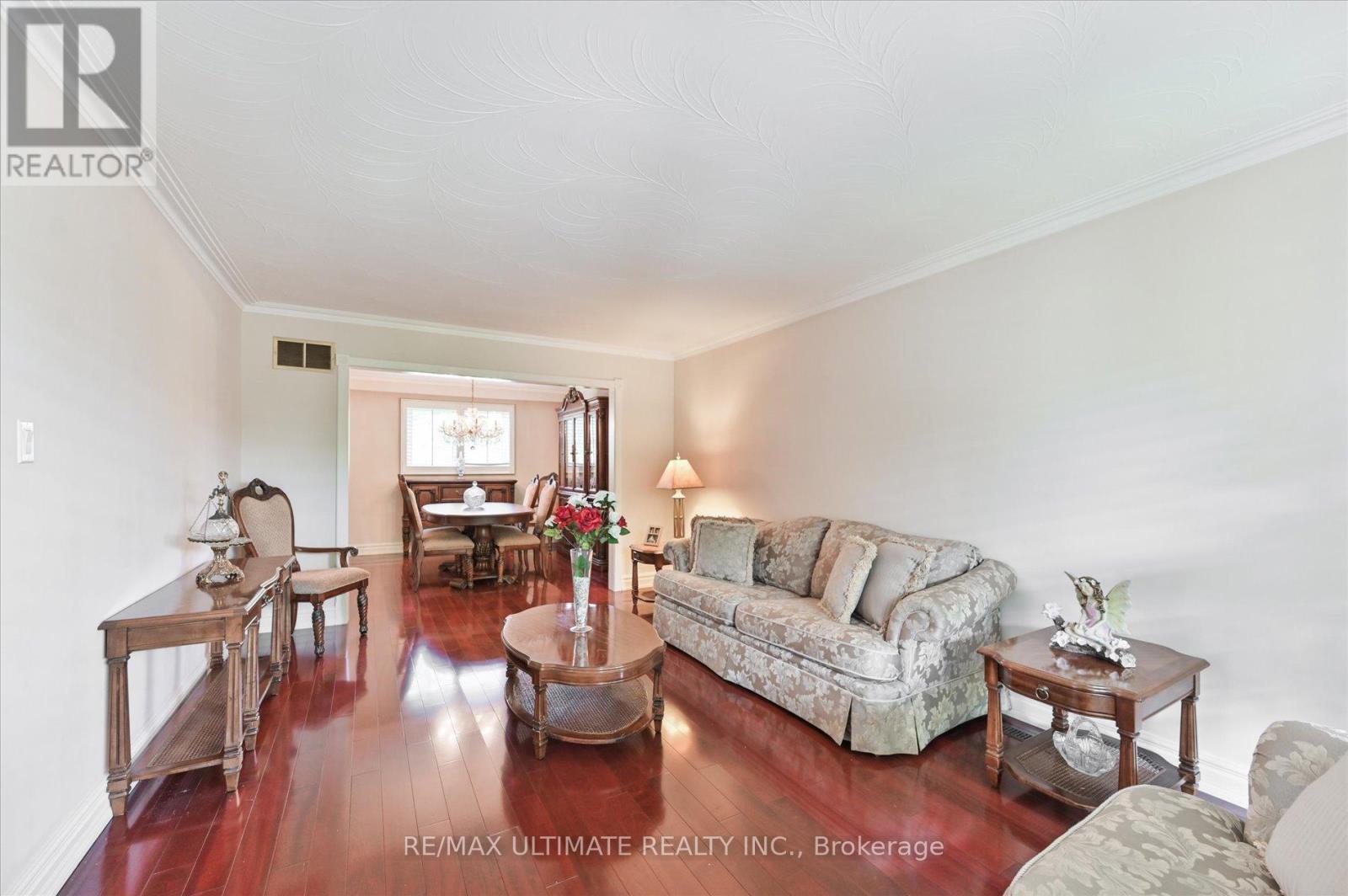 Property at 2321 HARCOURT CRESCENT image 5