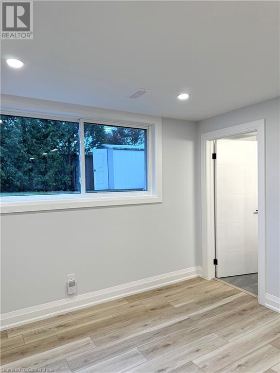 26 Greyfriar Drive Unit# 2, Hamilton, Ontario  L9C 4S2 - Photo 9 - 40688084