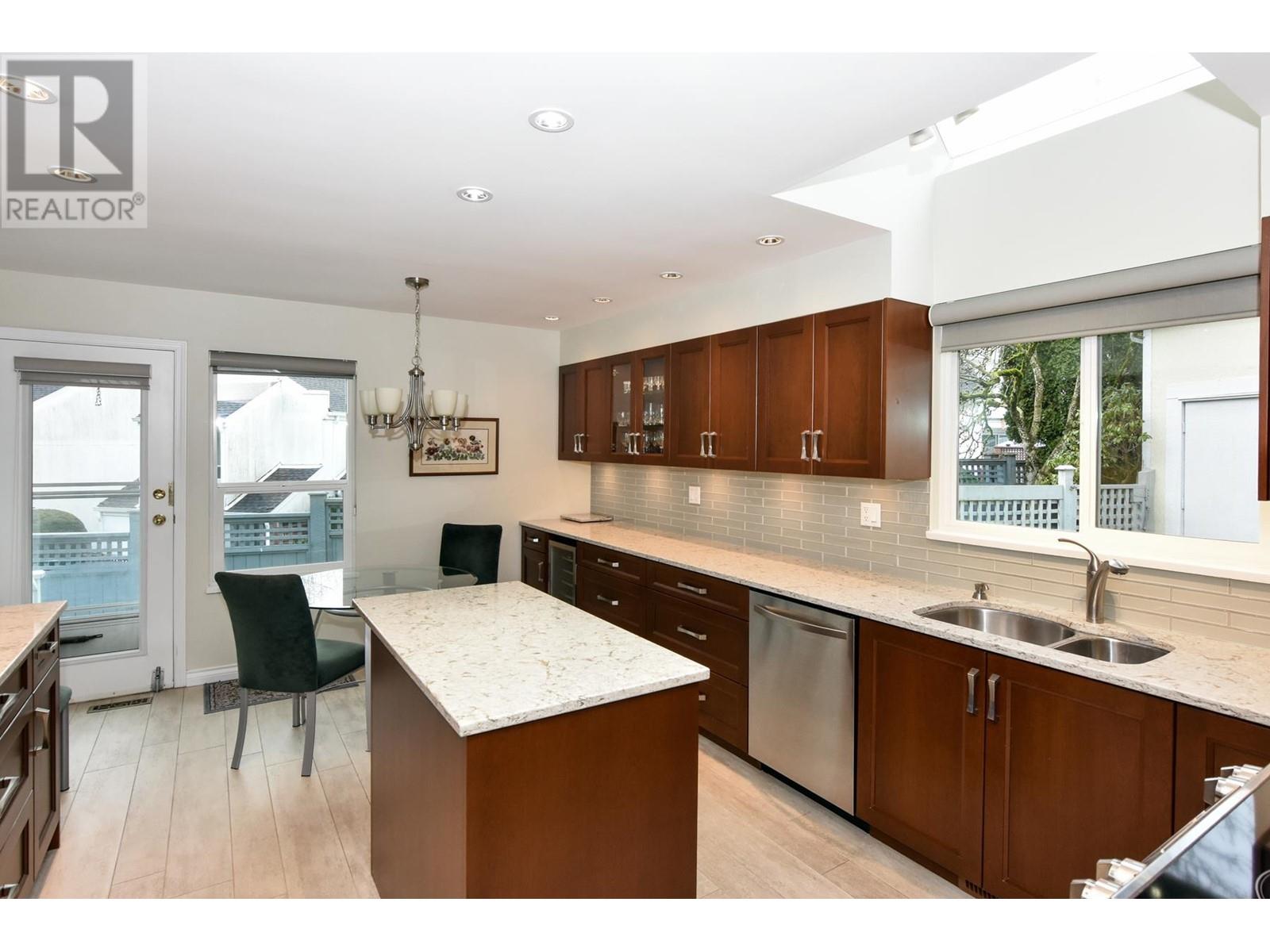 Listing Picture 12 of 40 : 8467 PORTSIDE COURT, Vancouver / 溫哥華 - 魯藝地產 Yvonne Lu Group - MLS Medallion Club Member