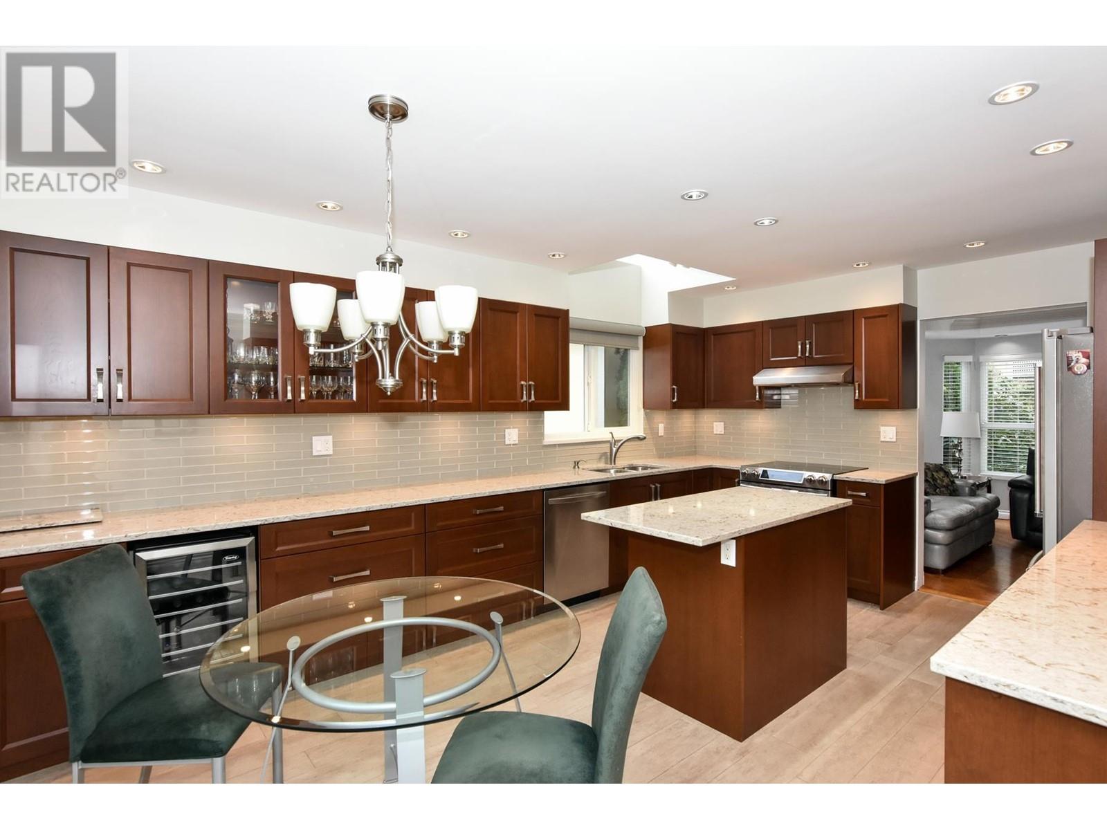 Listing Picture 13 of 40 : 8467 PORTSIDE COURT, Vancouver / 溫哥華 - 魯藝地產 Yvonne Lu Group - MLS Medallion Club Member