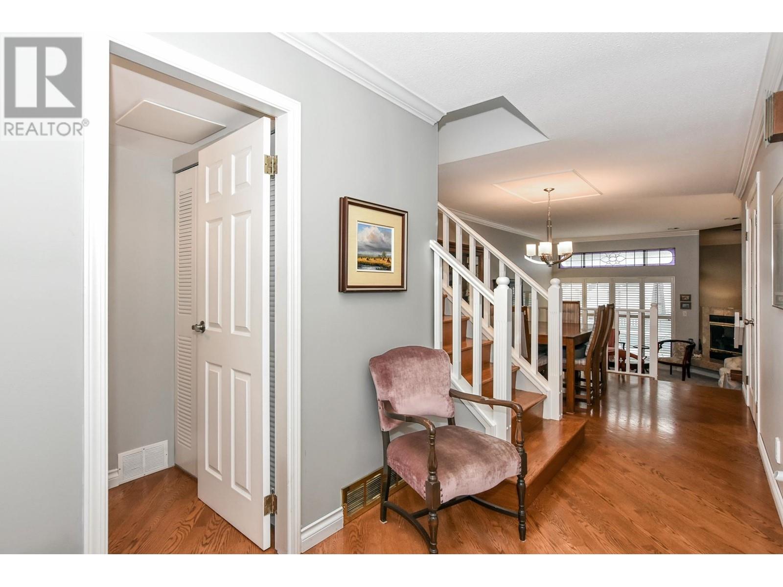 Listing Picture 4 of 40 : 8467 PORTSIDE COURT, Vancouver / 溫哥華 - 魯藝地產 Yvonne Lu Group - MLS Medallion Club Member