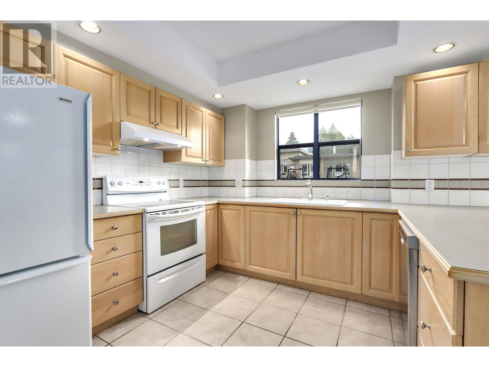 301 3151 Woodbine Drive, North Vancouver, British Columbia  V7R 2S4 - Photo 10 - R2953376
