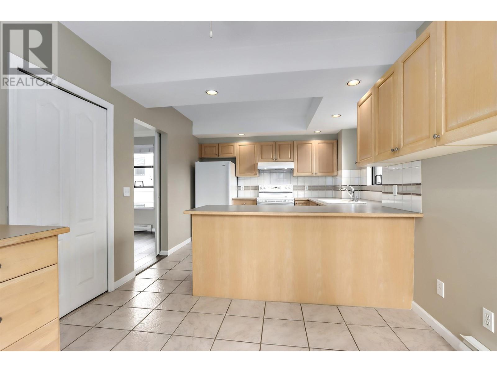 301 3151 Woodbine Drive, North Vancouver, British Columbia  V7R 2S4 - Photo 12 - R2953376