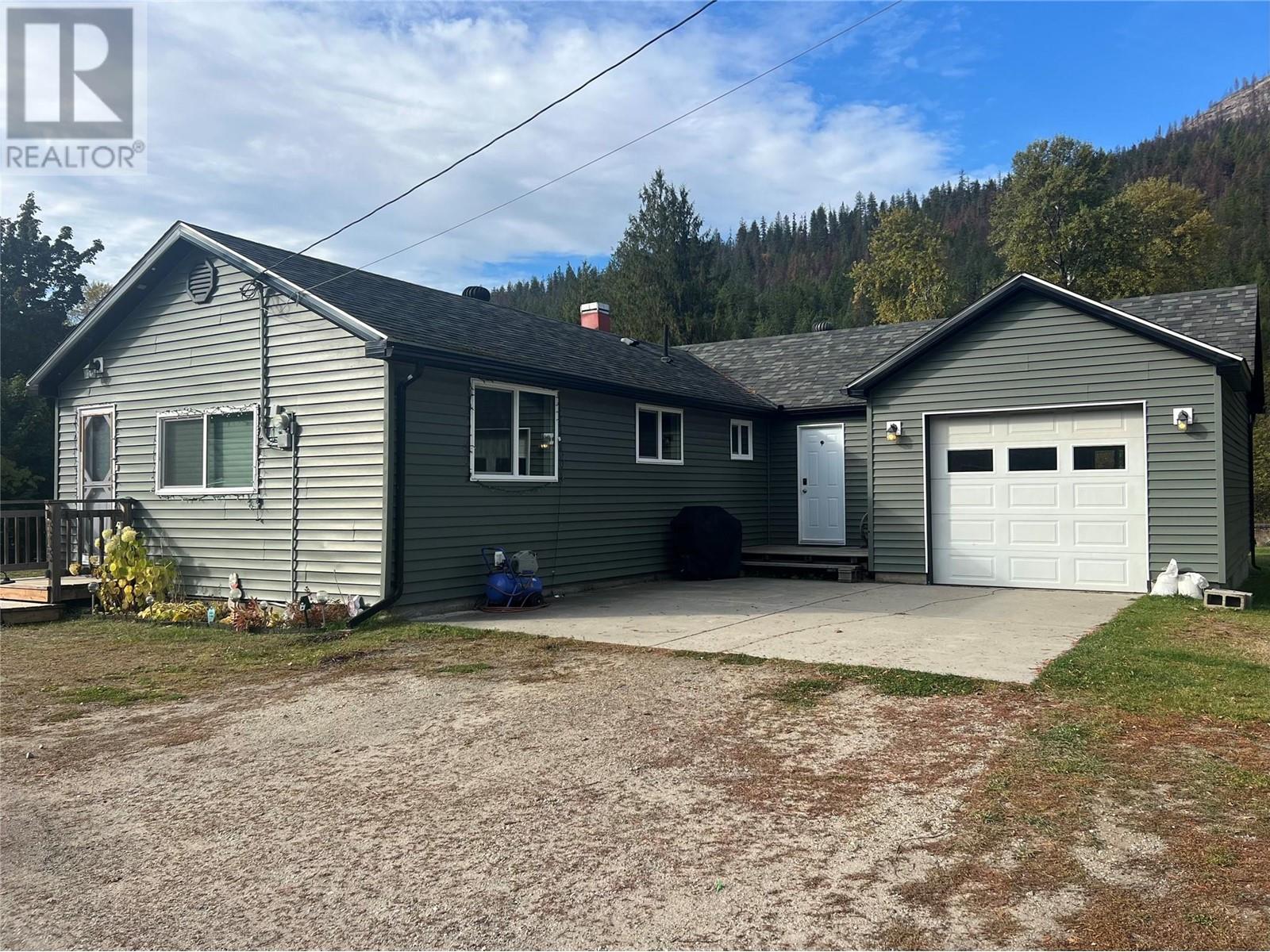 515 Main Street, Slocan, British Columbia