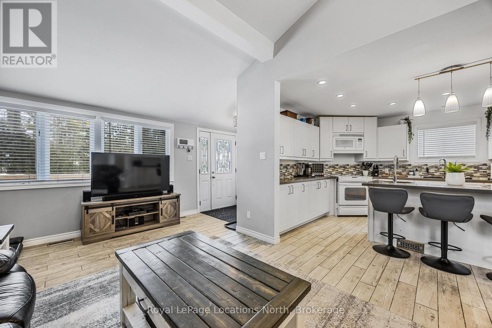 40 Savarin Street, Wasaga Beach, Ontario  L9Z 2N8 - Photo 5 - S11892616