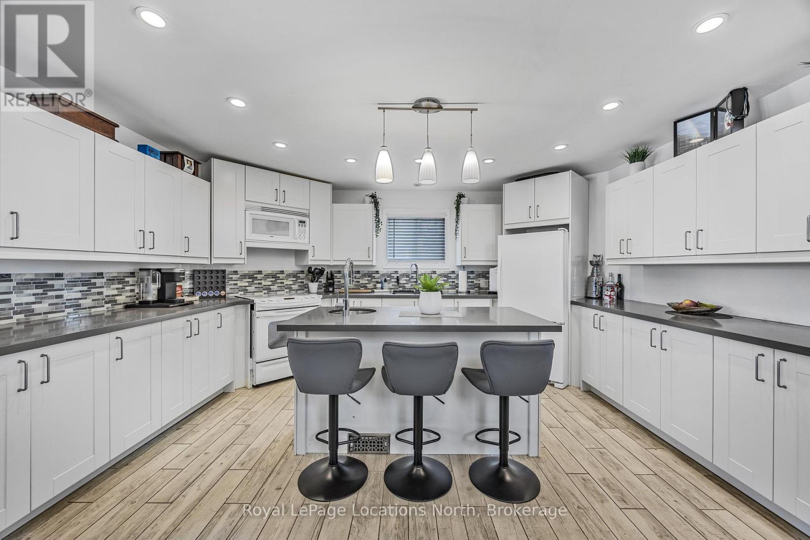 40 Savarin Street, Wasaga Beach, Ontario  L9Z 2N8 - Photo 7 - S11892616