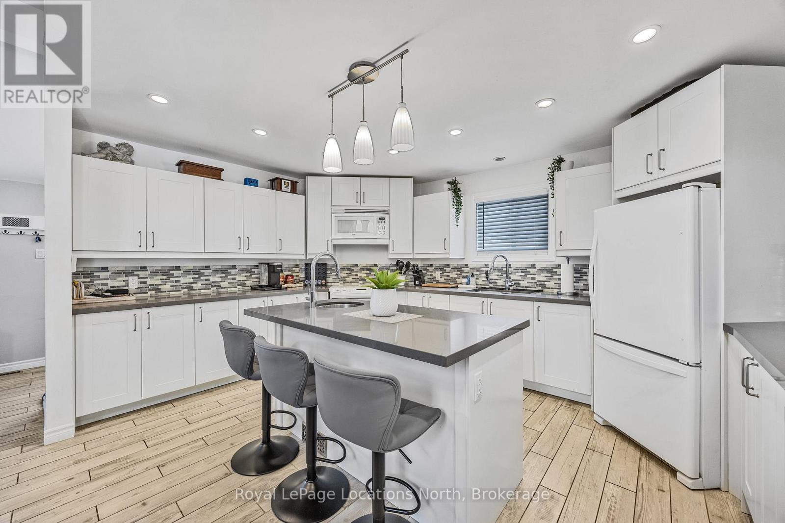 40 Savarin Street, Wasaga Beach, Ontario  L9Z 2N8 - Photo 8 - S11892616