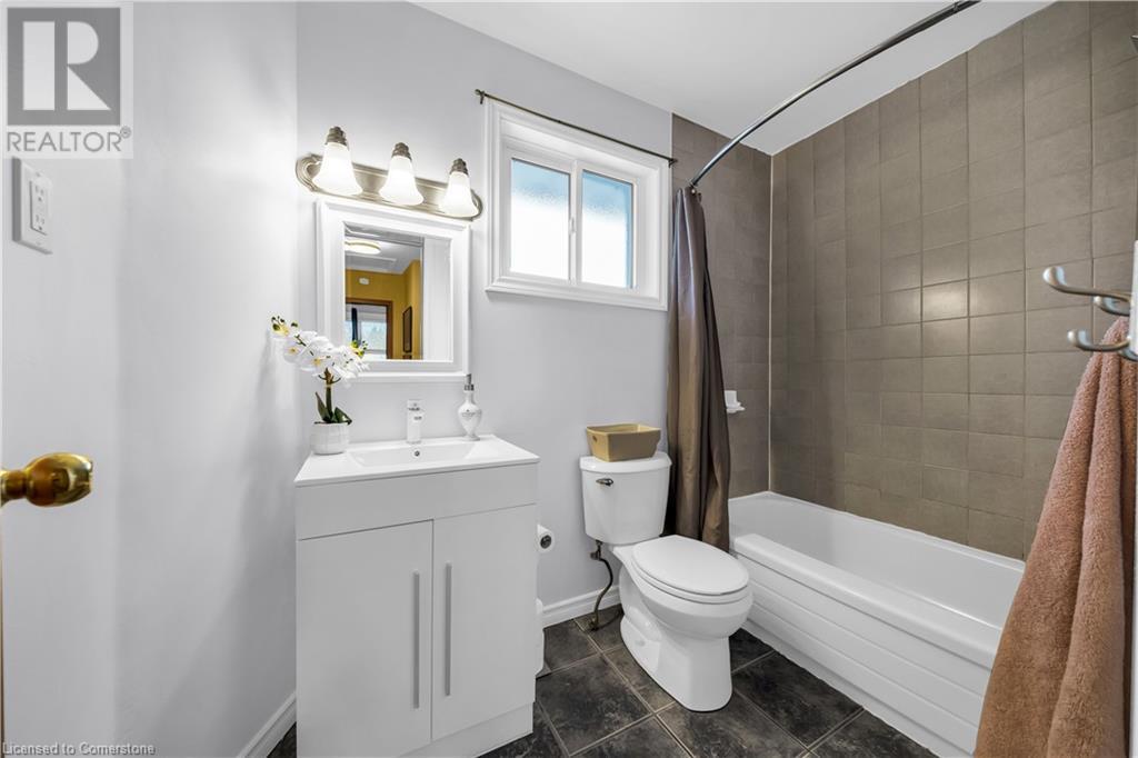 4 Bendamere Drive, Grimsby, Ontario  L3M 2N3 - Photo 23 - 40688380