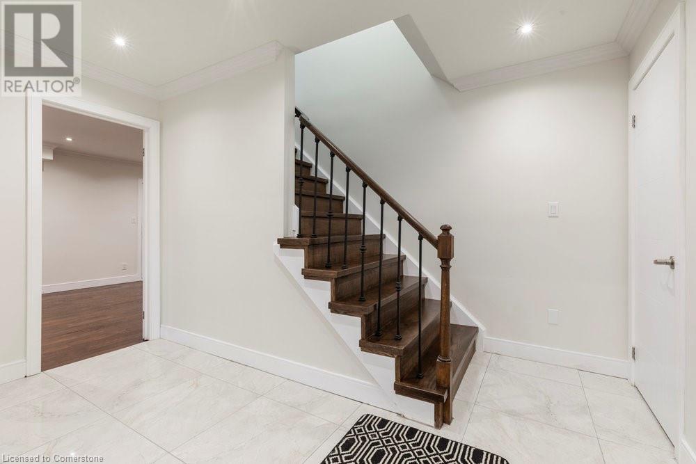 934 David Court, Burlington, Ontario  L7T 4B3 - Photo 3 - 40687390