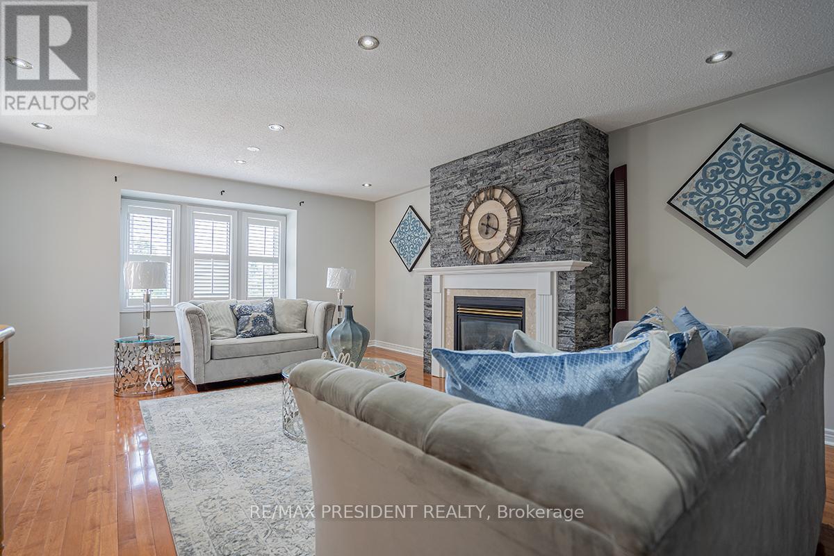 5880 Chorley Place, Mississauga, Ontario  L5M 5L7 - Photo 7 - W11911357