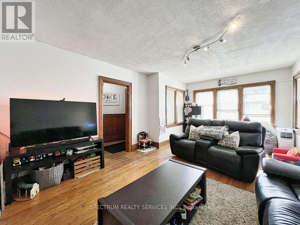 78 Church Street, Toronto, Ontario  M9N 1N3 - Photo 4 - W11911510