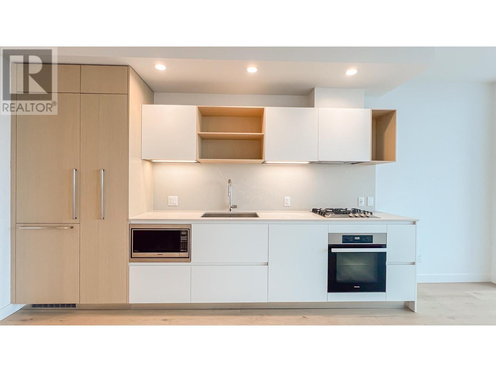 Listing Picture 2 of 27 : 3909 6000 MCKAY AVENUE, Burnaby / 本拿比 - 魯藝地產 Yvonne Lu Group - MLS Medallion Club Member