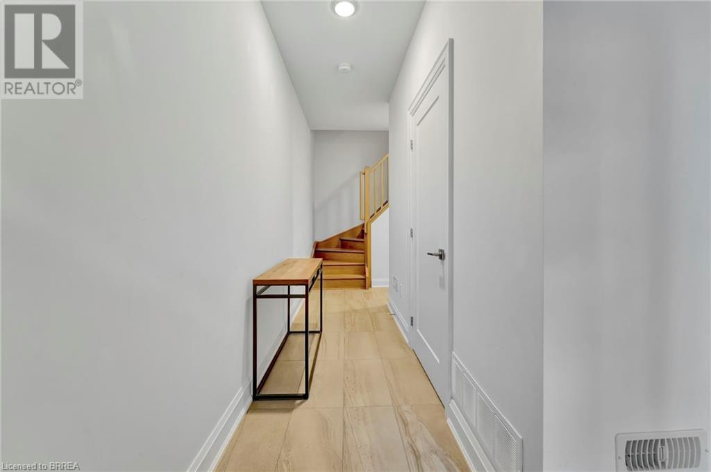 33 Jarvis Street Unit# 21, Brantford, Ontario  N3T 4A7 - Photo 3 - 40688403