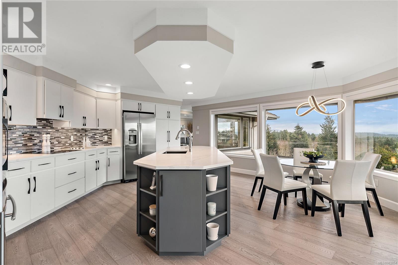 Property at 11096 Greenpark Dr image 4