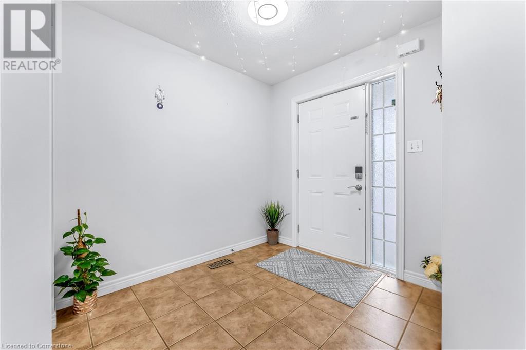 369 Thomas Slee Drive, Kitchener, Ontario  N2P 2X5 - Photo 4 - 40688464