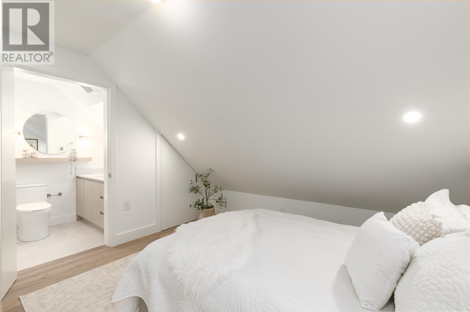 Listing Picture 27 of 37 : 3 356 W 15TH AVENUE, Vancouver / 溫哥華 - 魯藝地產 Yvonne Lu Group - MLS Medallion Club Member