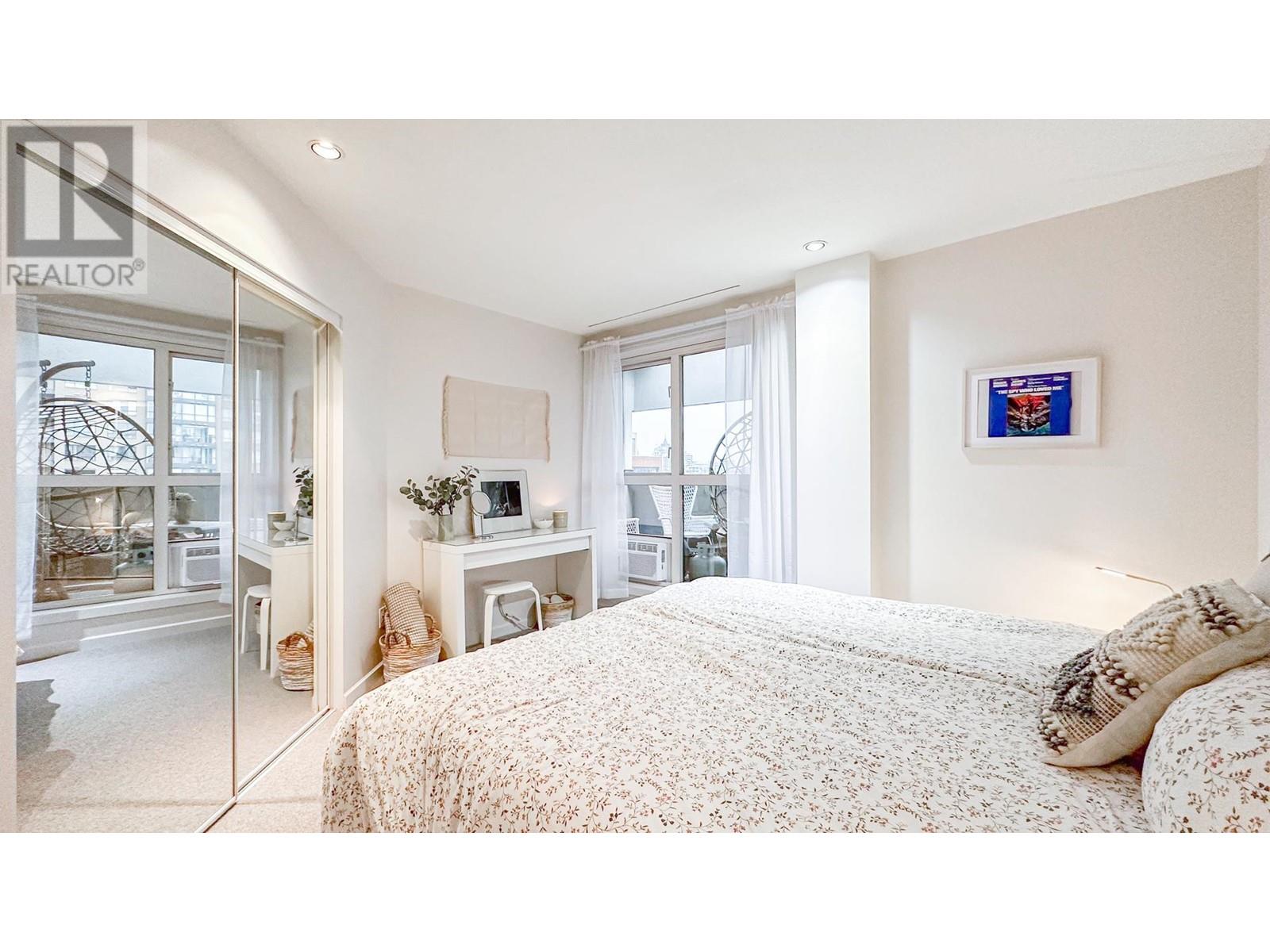 Listing Picture 10 of 24 : PH4 1177 HORNBY STREET, Vancouver / 溫哥華 - 魯藝地產 Yvonne Lu Group - MLS Medallion Club Member