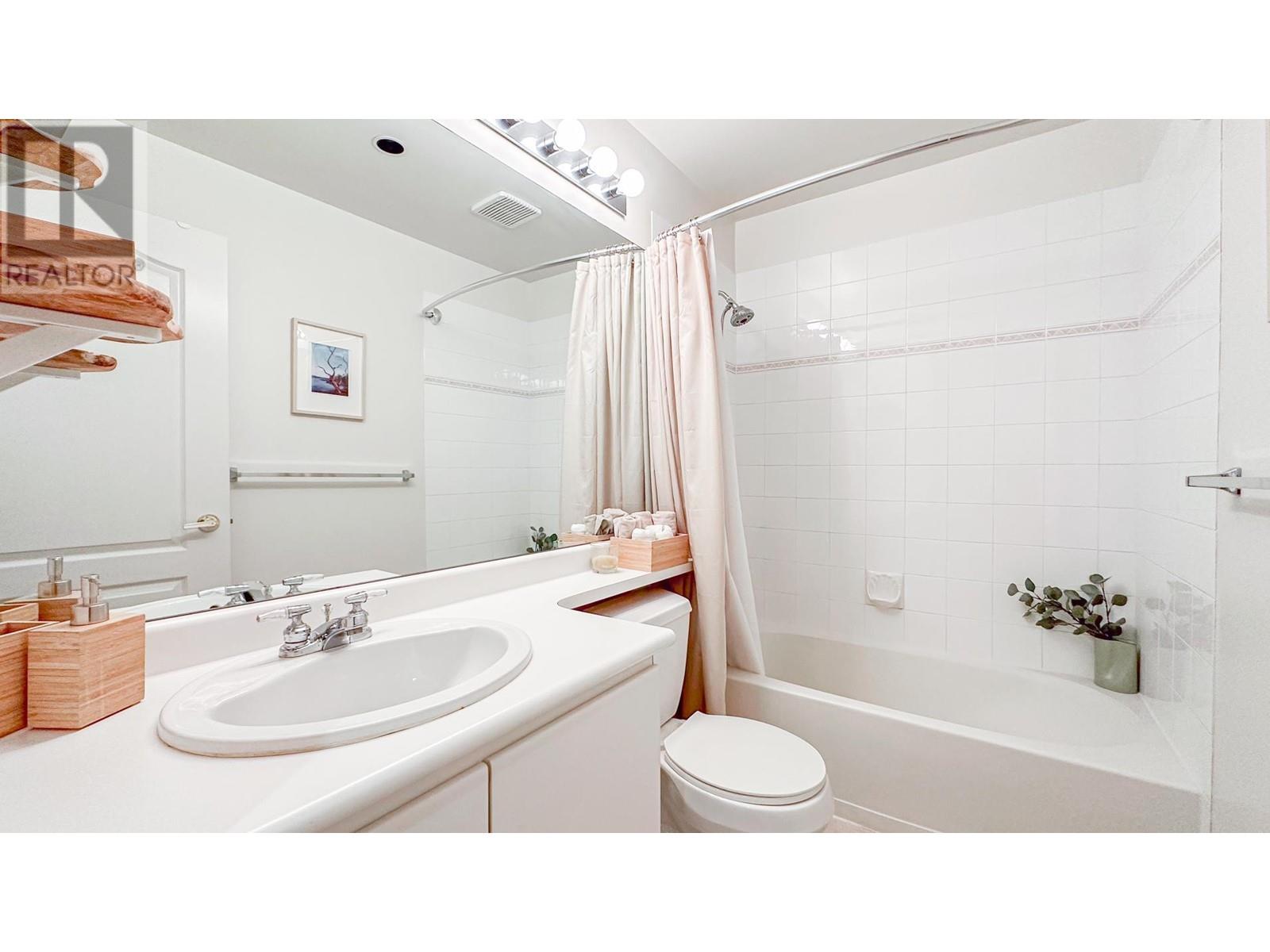 Listing Picture 12 of 24 : PH4 1177 HORNBY STREET, Vancouver / 溫哥華 - 魯藝地產 Yvonne Lu Group - MLS Medallion Club Member