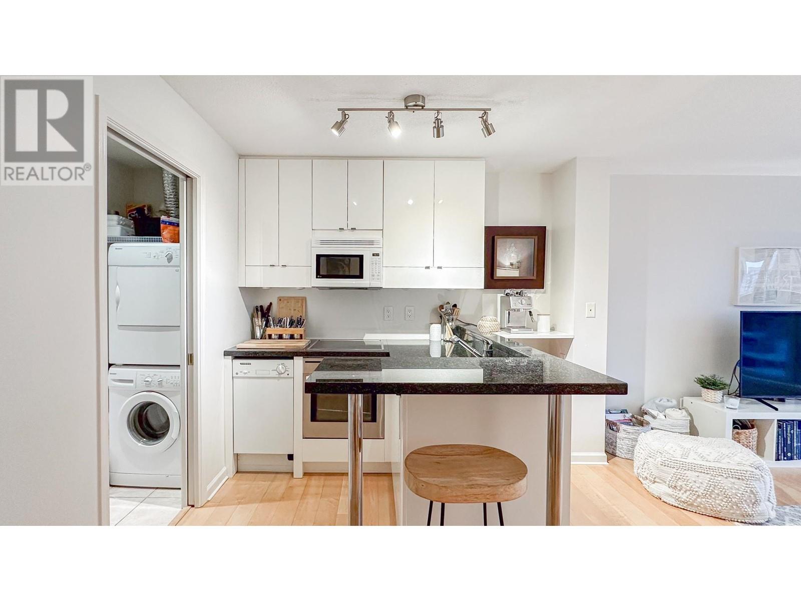 Listing Picture 2 of 24 : PH4 1177 HORNBY STREET, Vancouver / 溫哥華 - 魯藝地產 Yvonne Lu Group - MLS Medallion Club Member