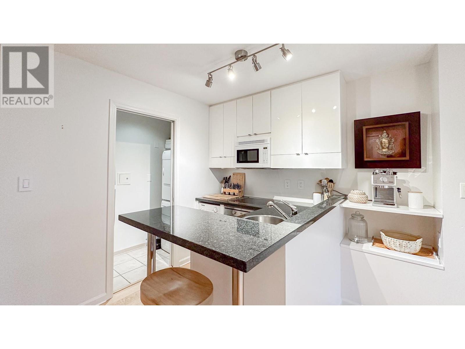 Listing Picture 5 of 24 : PH4 1177 HORNBY STREET, Vancouver / 溫哥華 - 魯藝地產 Yvonne Lu Group - MLS Medallion Club Member