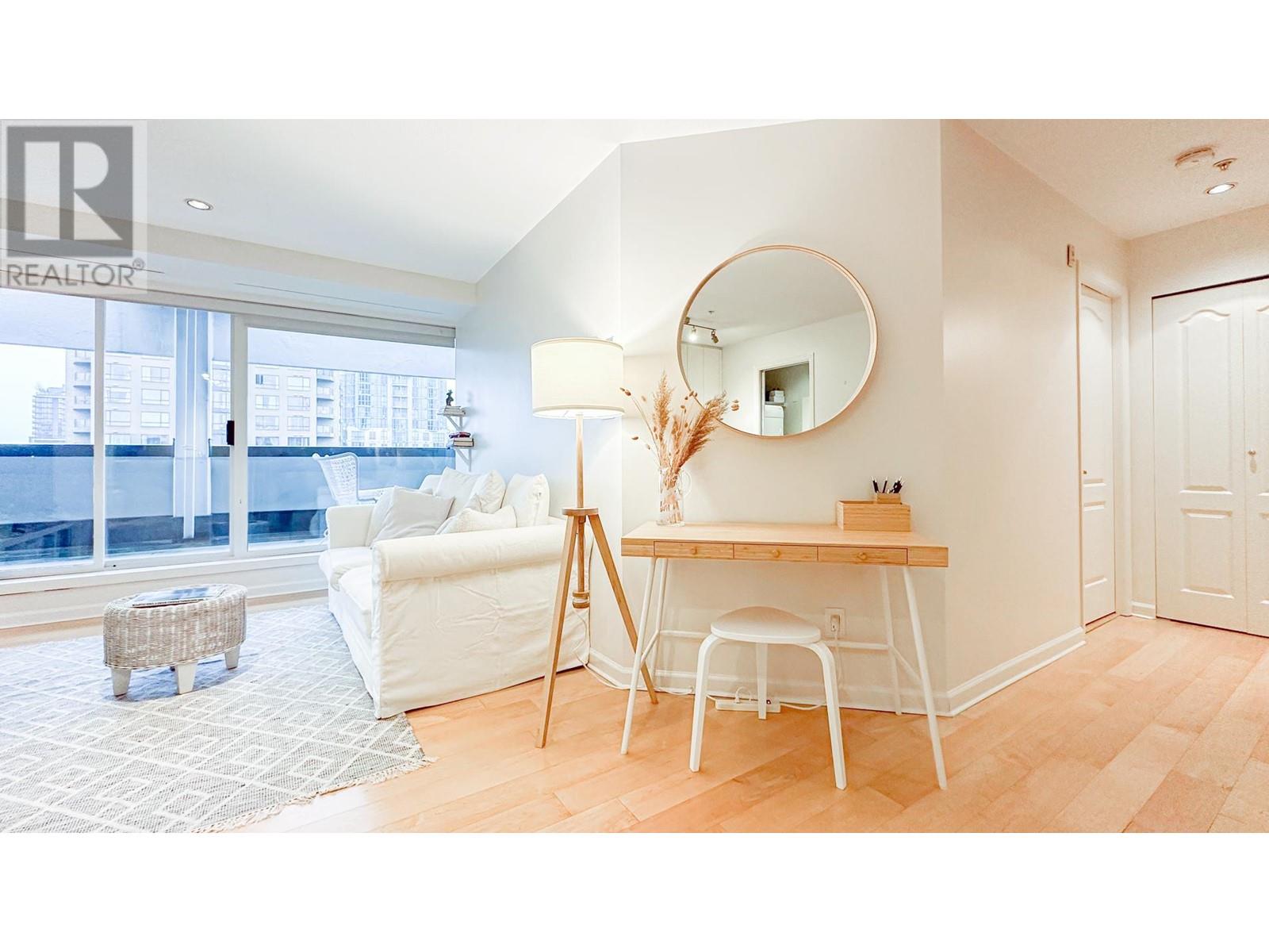 Listing Picture 9 of 24 : PH4 1177 HORNBY STREET, Vancouver / 溫哥華 - 魯藝地產 Yvonne Lu Group - MLS Medallion Club Member