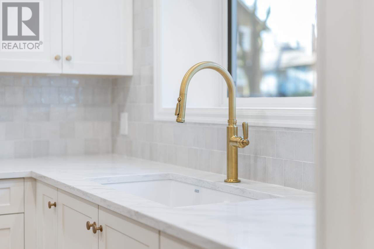 Listing Picture 10 of 33 : 2991 YUKON STREET, Vancouver / 溫哥華 - 魯藝地產 Yvonne Lu Group - MLS Medallion Club Member