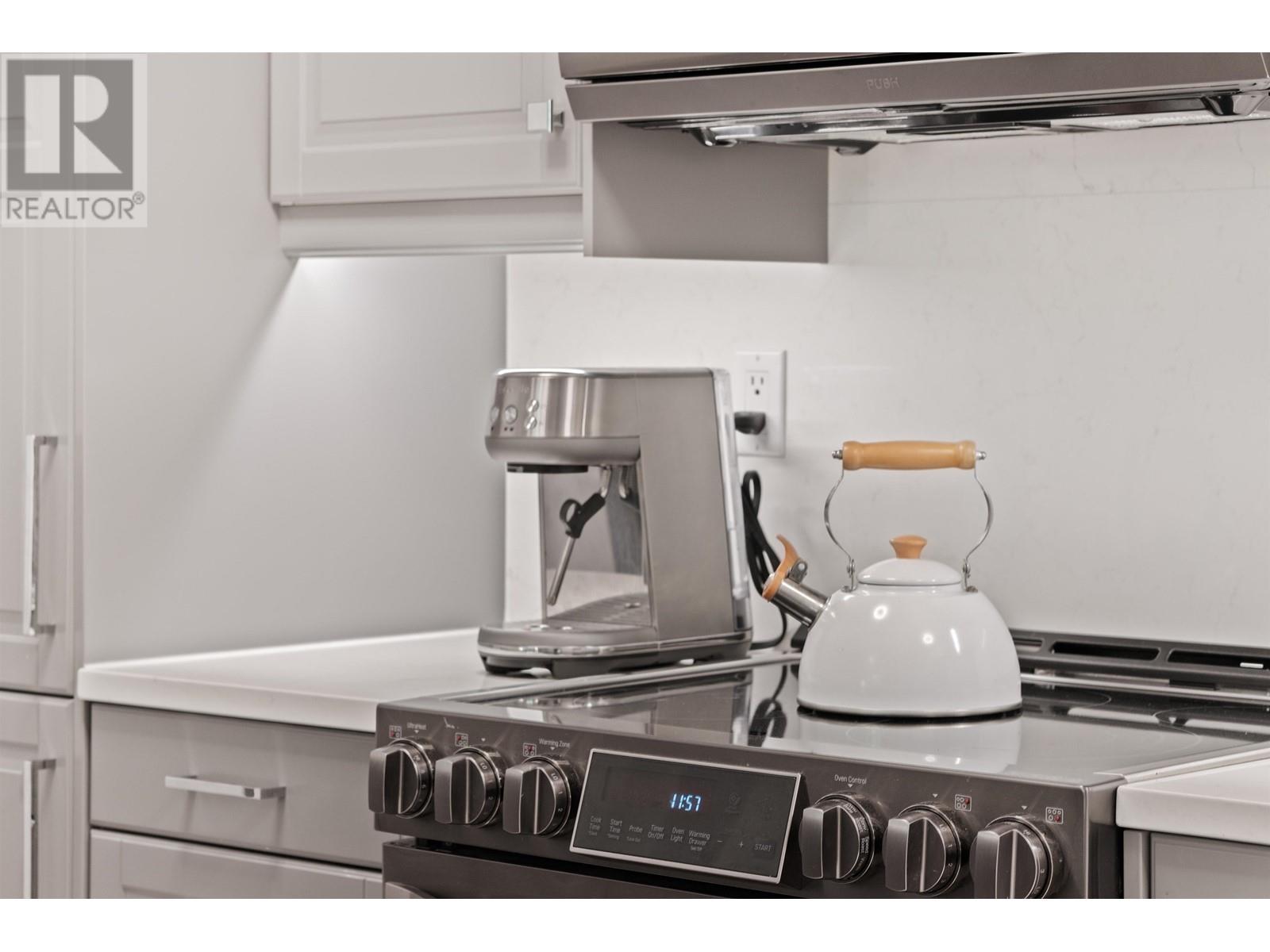 Listing Picture 32 of 34 : 410 909 MAINLAND STREET, Vancouver / 溫哥華 - 魯藝地產 Yvonne Lu Group - MLS Medallion Club Member