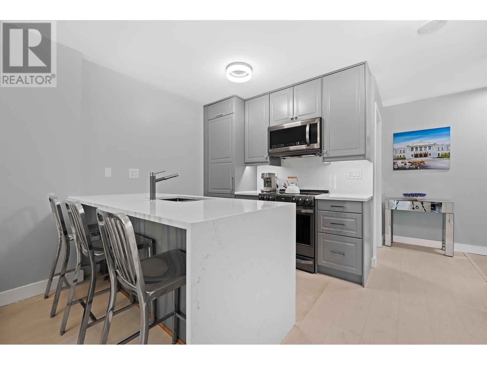 Listing Picture 4 of 34 : 410 909 MAINLAND STREET, Vancouver / 溫哥華 - 魯藝地產 Yvonne Lu Group - MLS Medallion Club Member