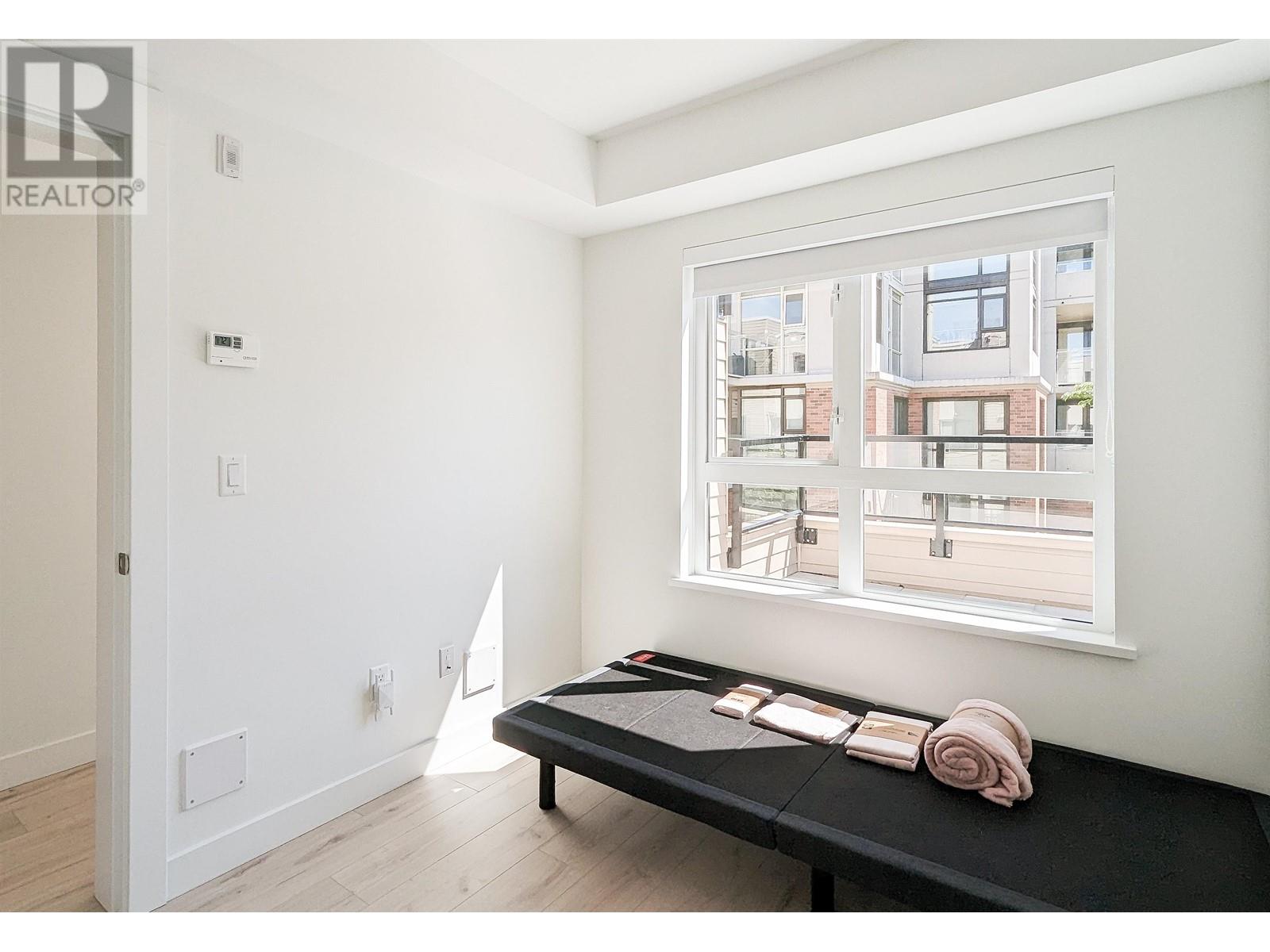 Listing Picture 11 of 21 : 1 8428 PARK ROAD, Richmond / 烈治文 - 魯藝地產 Yvonne Lu Group - MLS Medallion Club Member