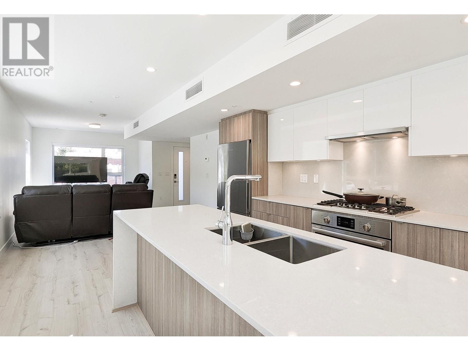 Listing Picture 6 of 21 : 1 8428 PARK ROAD, Richmond / 烈治文 - 魯藝地產 Yvonne Lu Group - MLS Medallion Club Member