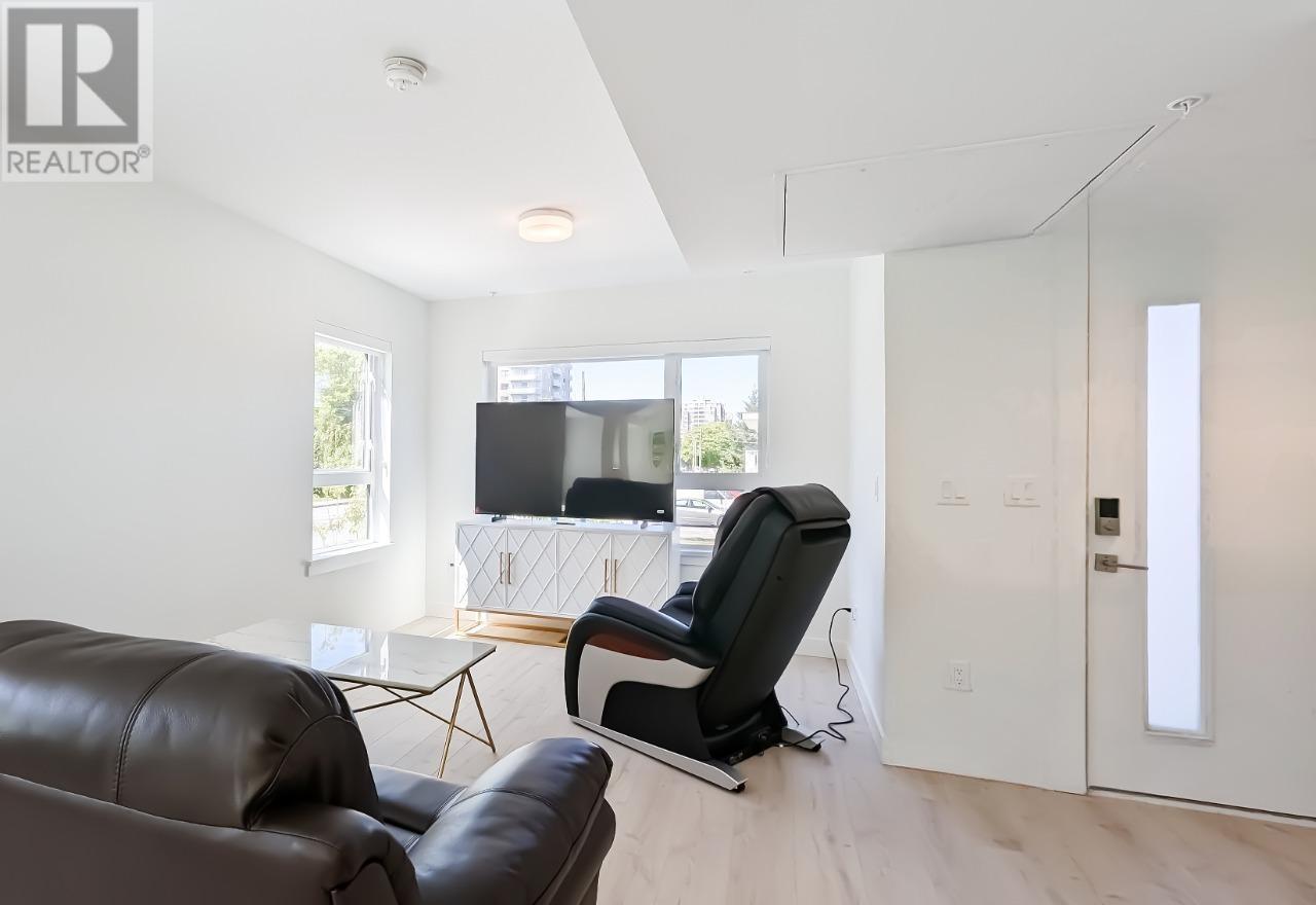 Listing Picture 7 of 21 : 1 8428 PARK ROAD, Richmond / 烈治文 - 魯藝地產 Yvonne Lu Group - MLS Medallion Club Member