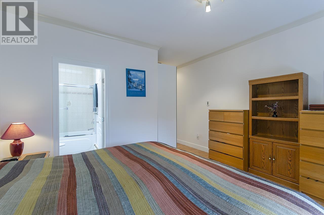 522 E 4th Street, North Vancouver, British Columbia  V7L 1J6 - Photo 13 - R2953424