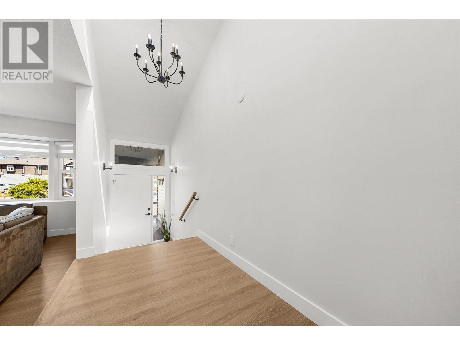 23005 Apple Grove, Maple Ridge, British Columbia  V2X 9K3 - Photo 2 - R2953442