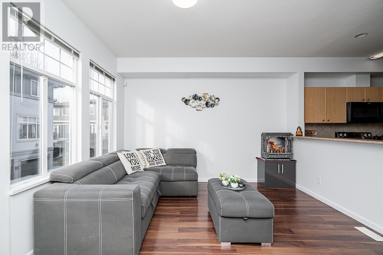 62 1010 Ewen Avenue, New Westminster, British Columbia V3M 5C9 - Photo 11 - R2953175