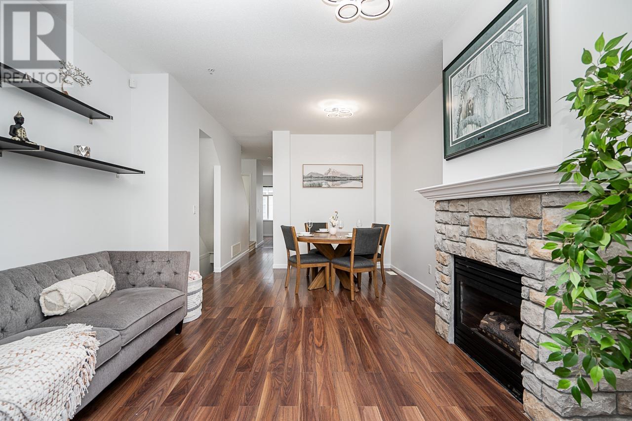 62 1010 Ewen Avenue, New Westminster, British Columbia V3M 5C9 - Photo 3 - R2953175