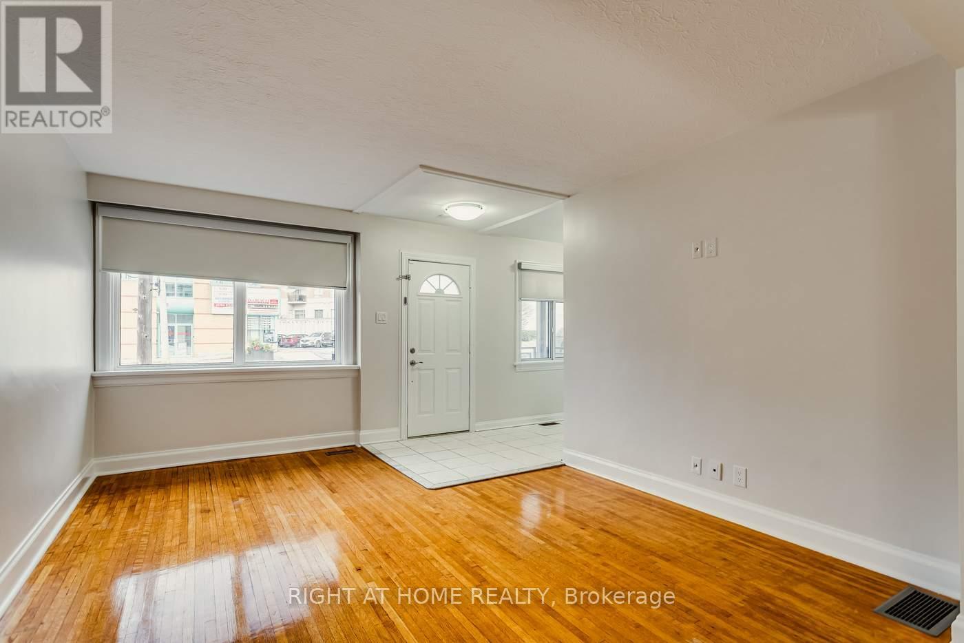 Upper - 2111 Lawrence Avenue W, Toronto, Ontario  M9N 1H7 - Photo 12 - W11911714