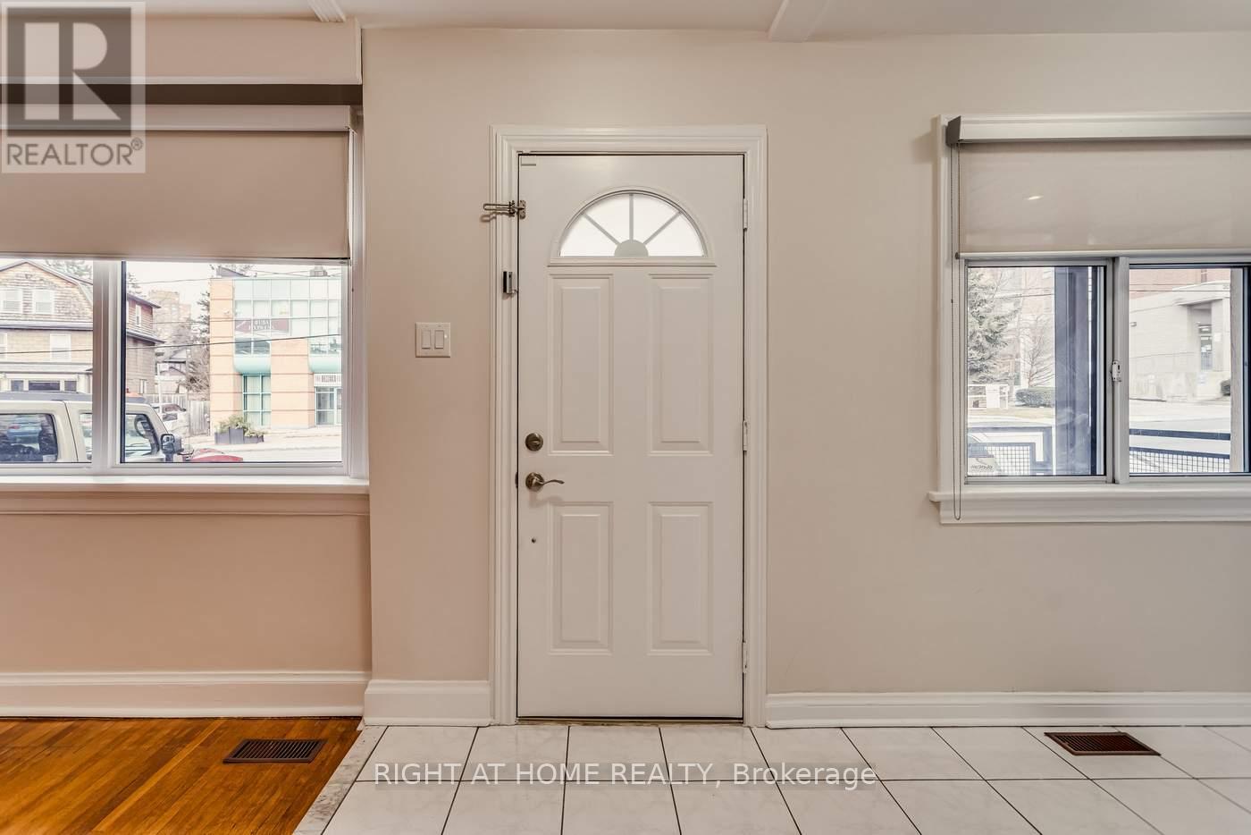 Upper - 2111 Lawrence Avenue W, Toronto, Ontario  M9N 1H7 - Photo 6 - W11911714