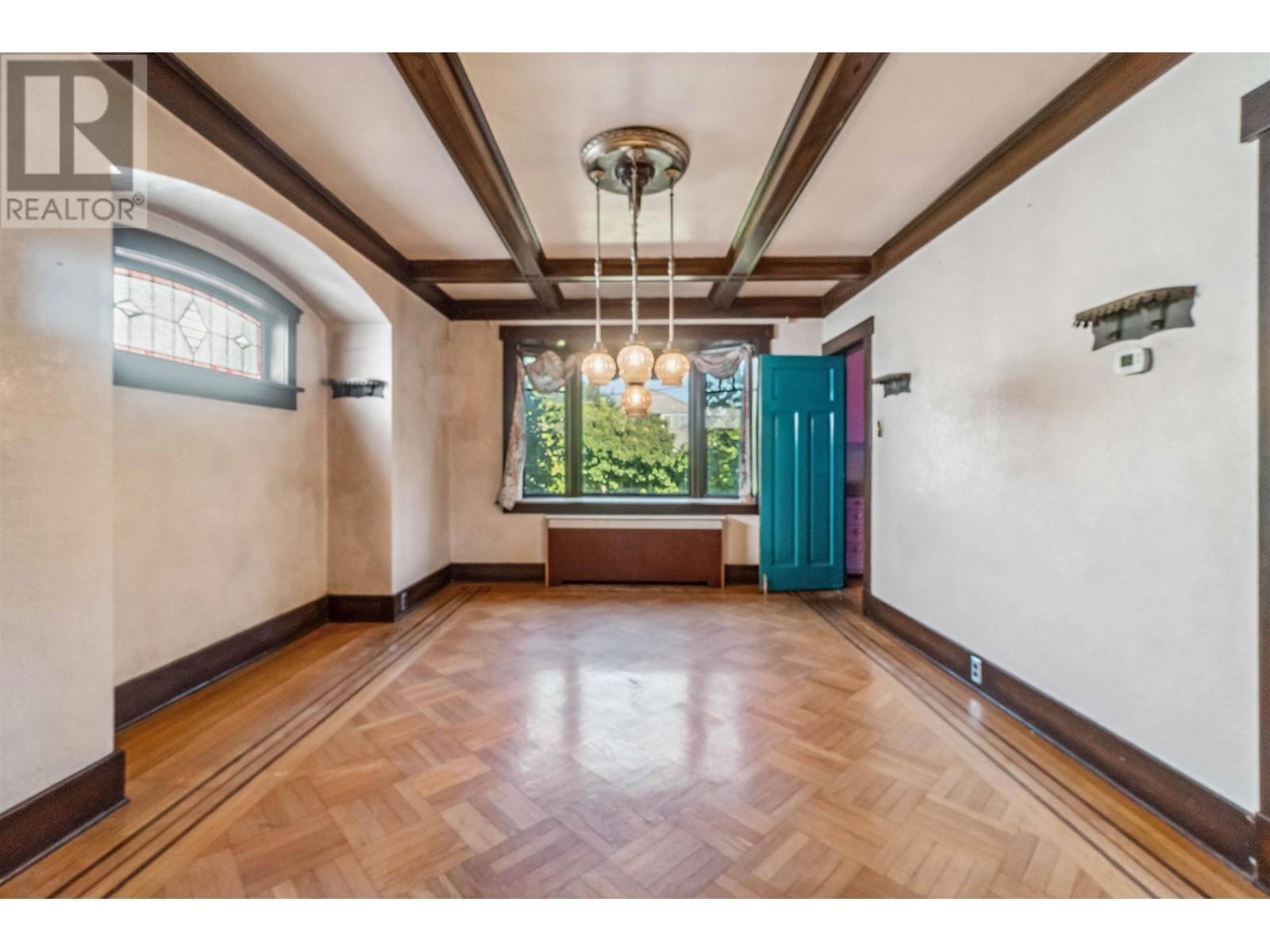 Listing Picture 13 of 40 : 2011 W 48TH AVENUE, Vancouver / 溫哥華 - 魯藝地產 Yvonne Lu Group - MLS Medallion Club Member