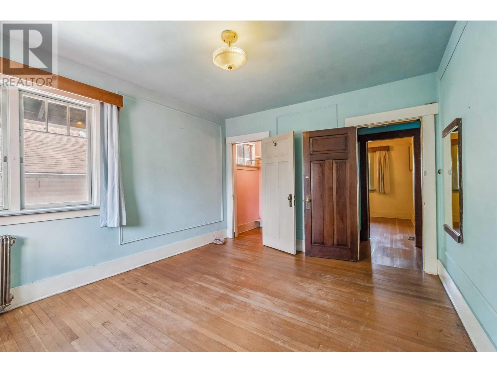 Listing Picture 34 of 40 : 2011 W 48TH AVENUE, Vancouver / 溫哥華 - 魯藝地產 Yvonne Lu Group - MLS Medallion Club Member