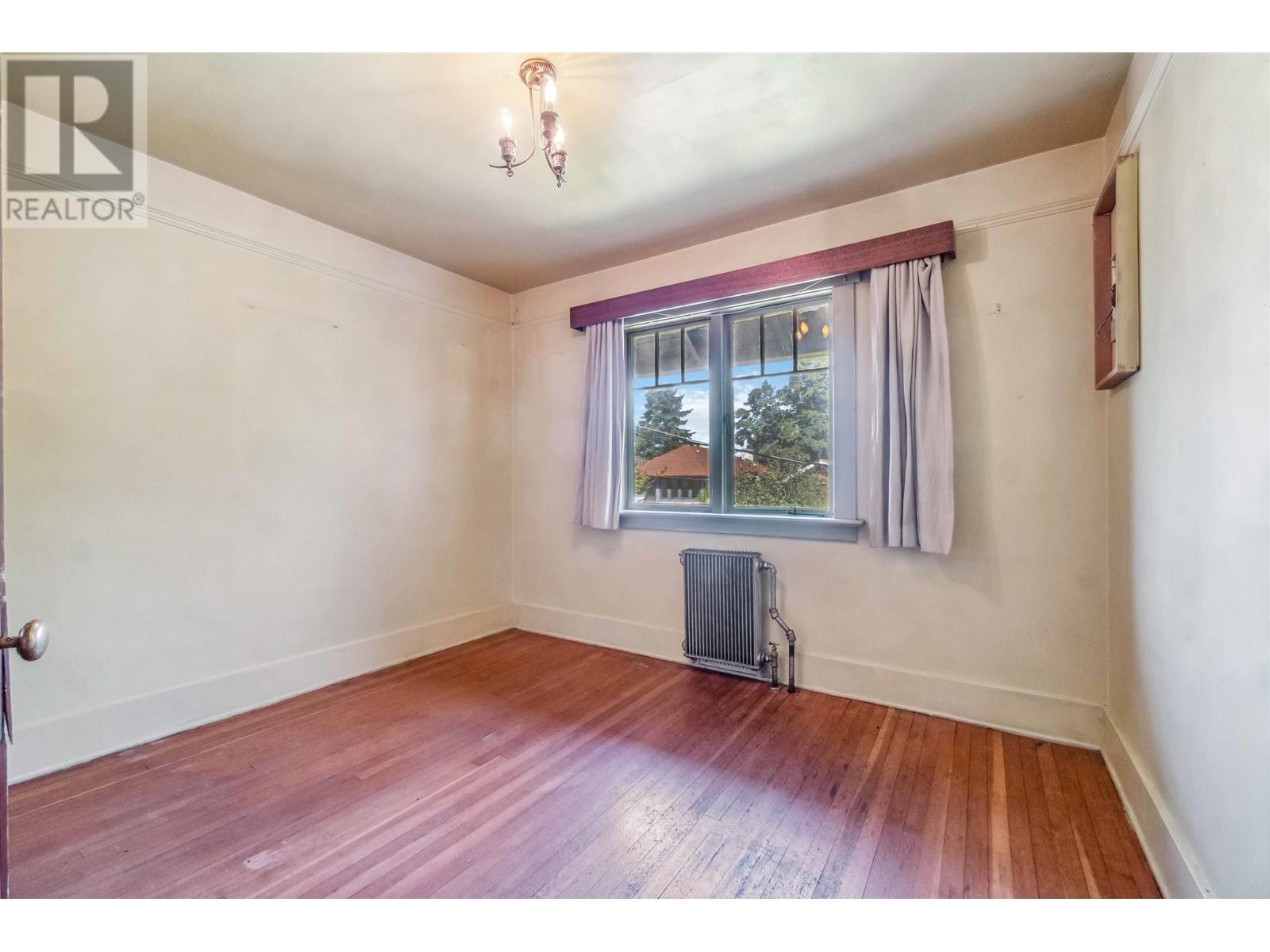 Listing Picture 35 of 40 : 2011 W 48TH AVENUE, Vancouver / 溫哥華 - 魯藝地產 Yvonne Lu Group - MLS Medallion Club Member