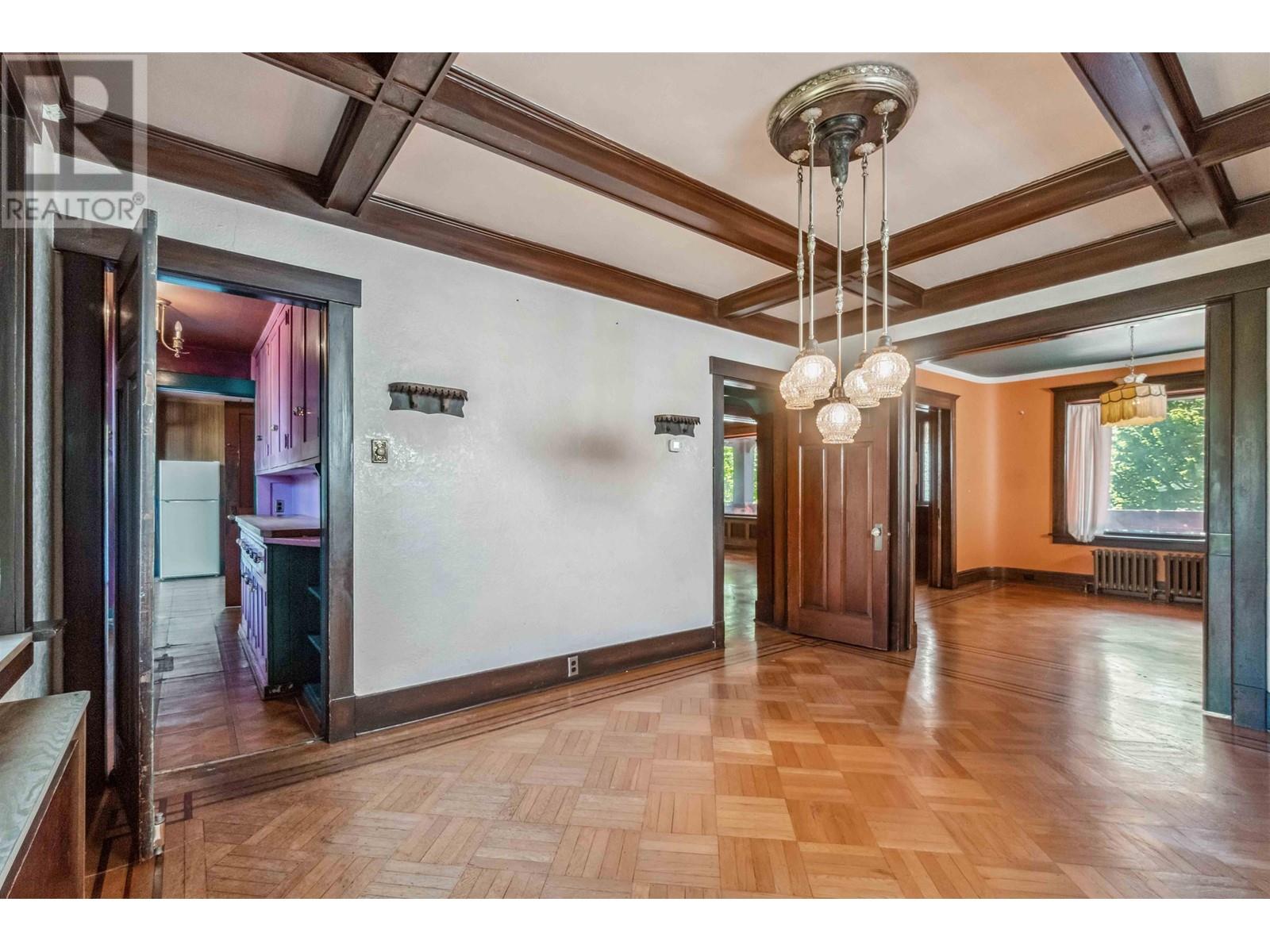 Listing Picture 15 of 40 : 2011 W 48TH AVENUE, Vancouver / 溫哥華 - 魯藝地產 Yvonne Lu Group - MLS Medallion Club Member